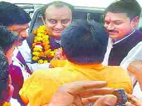 Rahul afraid of Smriti Irani's popularity.